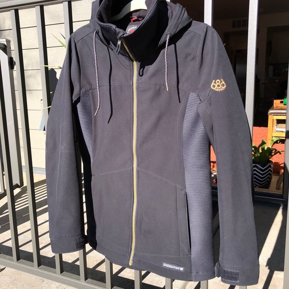 686 women’s snowboarding jacket size medium - Picture 2 of 9